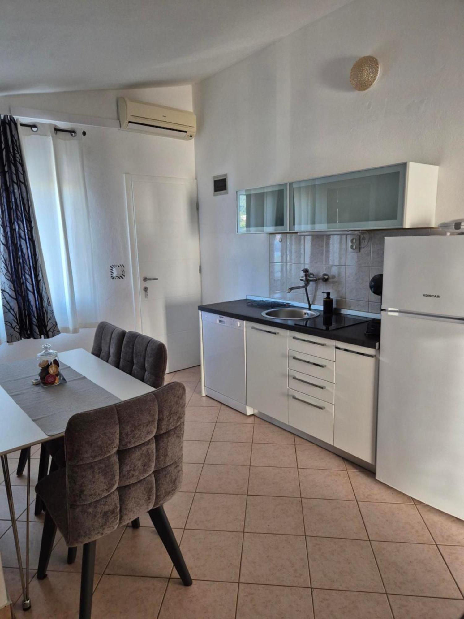 Apartments Neda Primosten Ngoại thất bức ảnh